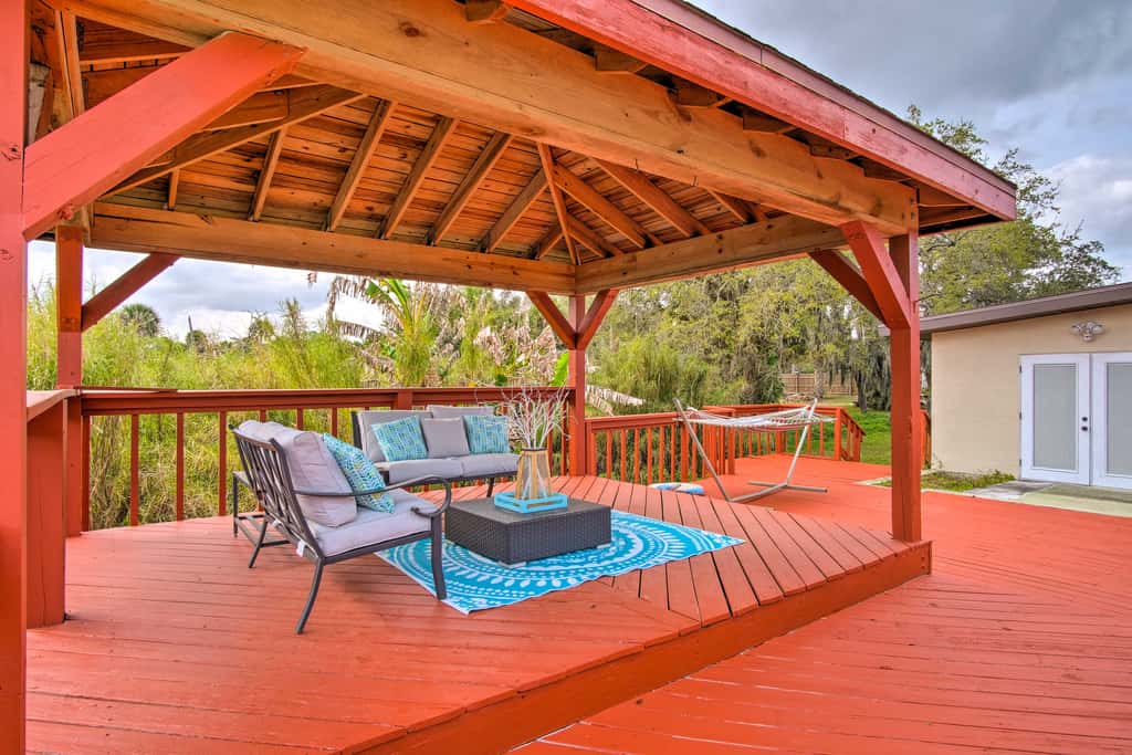 Cozy Melbourne Home w/ Deck & Pool: 5 Mi to Beach!