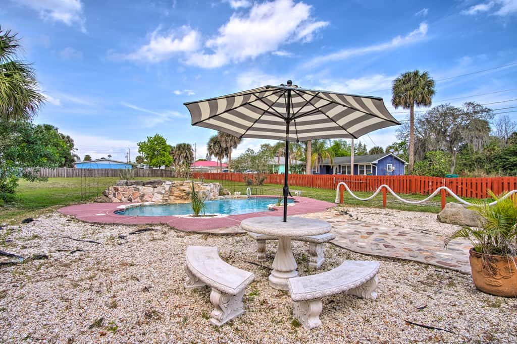 Cozy Melbourne Home w/ Deck & Pool: 5 Mi to Beach!