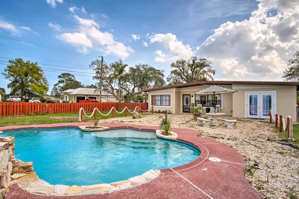 Cozy Melbourne Home w/ Deck & Pool: 5 Mi to Beach!