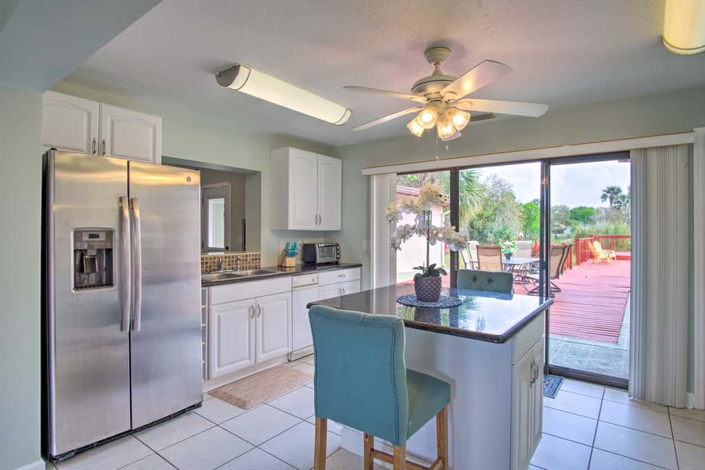 Cozy Melbourne Home w/ Deck & Pool: 5 Mi to Beach!