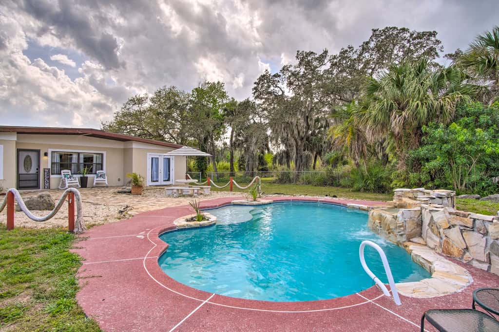 Cozy Melbourne Home w/ Deck & Pool: 5 Mi to Beach!