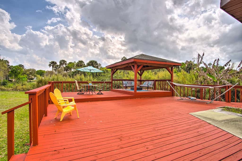 Cozy Melbourne Home w/ Deck & Pool: 5 Mi to Beach!