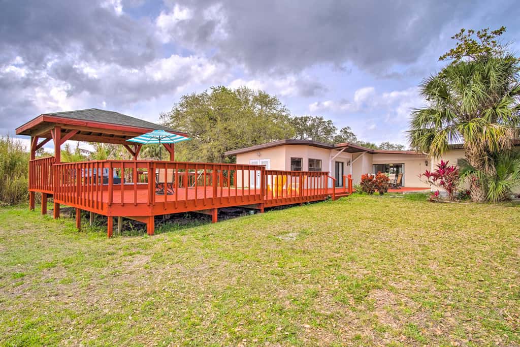Cozy Melbourne Home w/ Deck & Pool: 5 Mi to Beach!