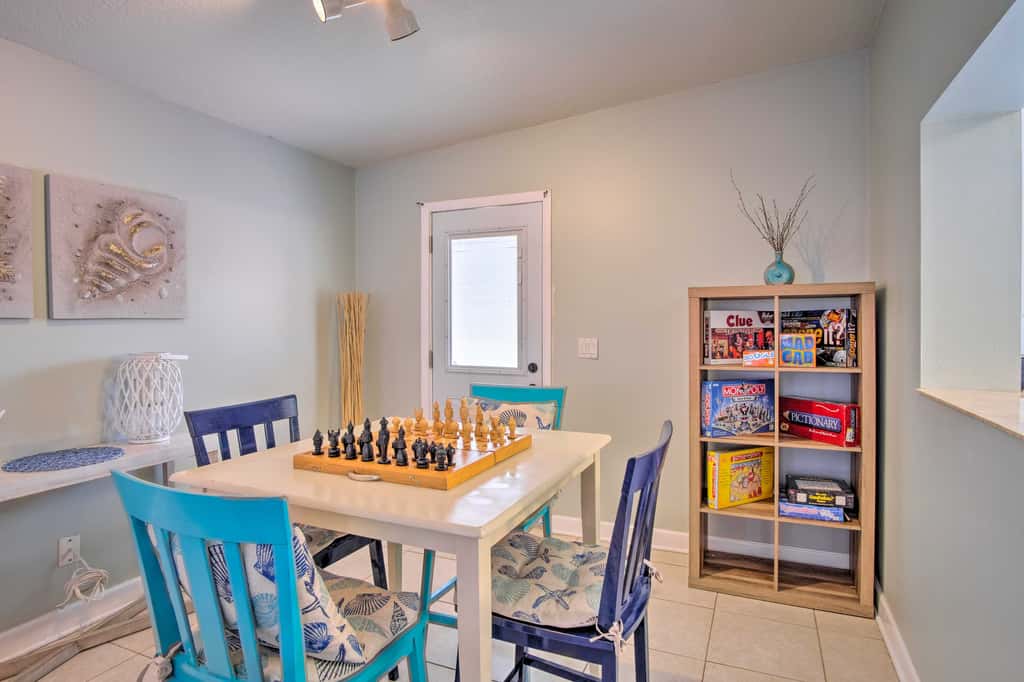 Cozy Melbourne Home w/ Deck & Pool: 5 Mi to Beach!