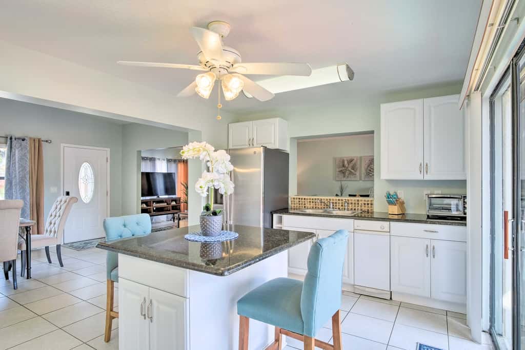 Cozy Melbourne Home w/ Deck & Pool: 5 Mi to Beach!