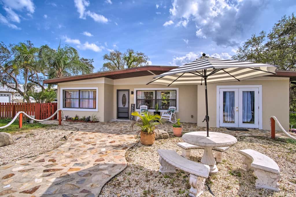 Cozy Melbourne Home w/ Deck & Pool: 5 Mi to Beach!