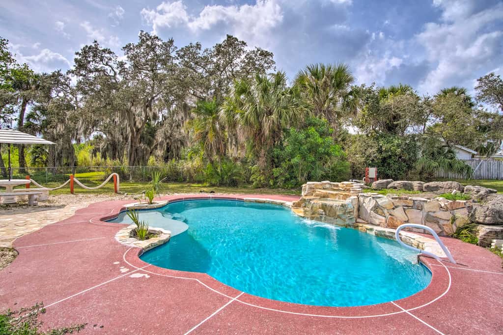 Cozy Melbourne Home w/ Deck & Pool: 5 Mi to Beach!