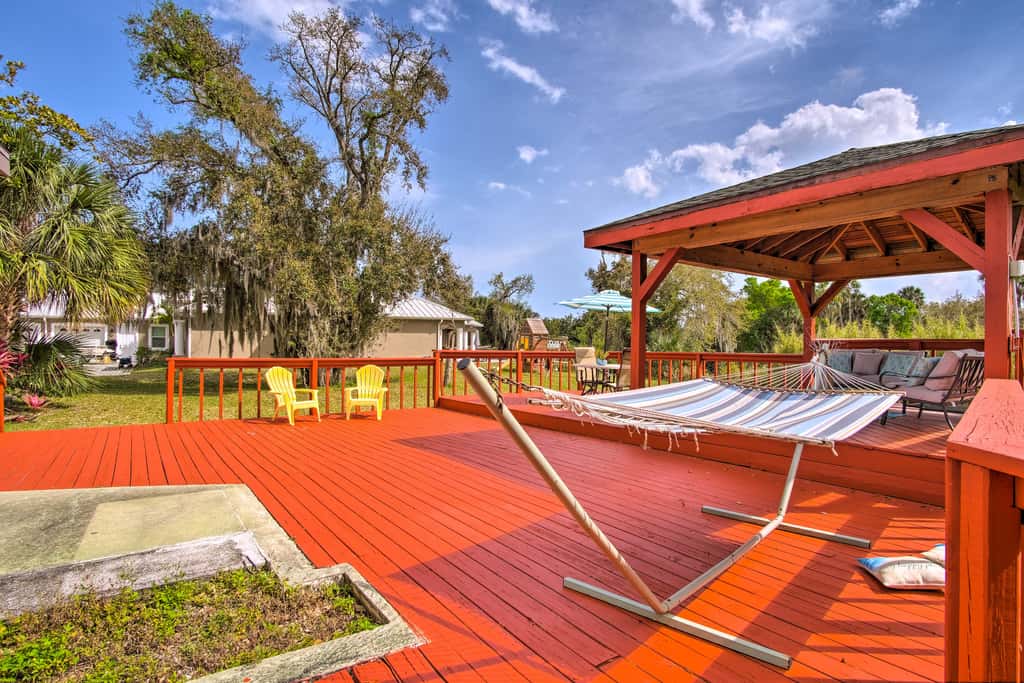 Cozy Melbourne Home w/ Deck & Pool: 5 Mi to Beach!