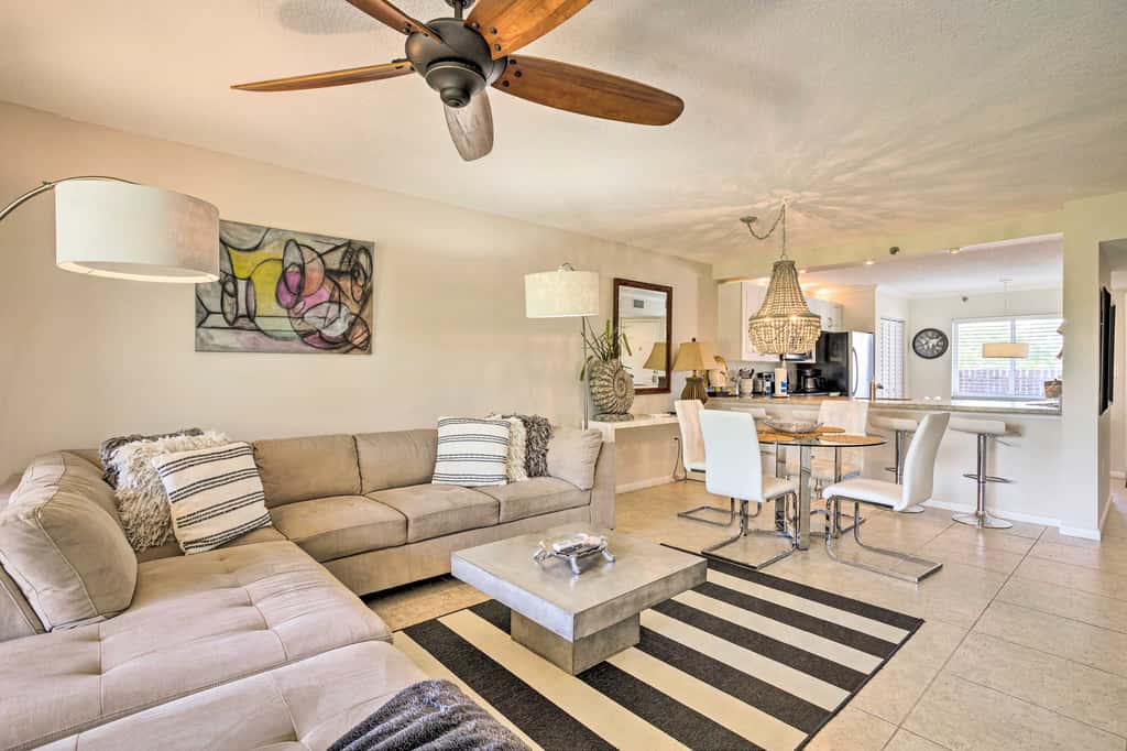 Jupiter Condo w/ Pool Access, Walk to Beach!