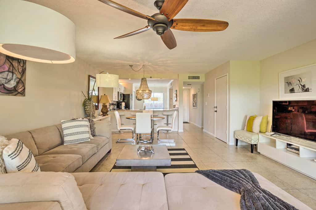 Jupiter Condo w/ Pool Access, Walk to Beach!