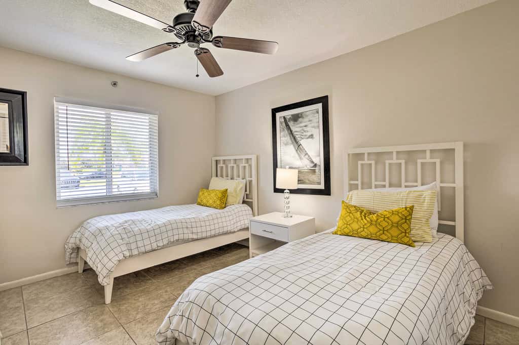 Jupiter Condo w/ Pool Access, Walk to Beach!