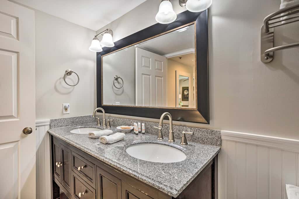 Jupiter Condo w/ Pool Access, Walk to Beach!