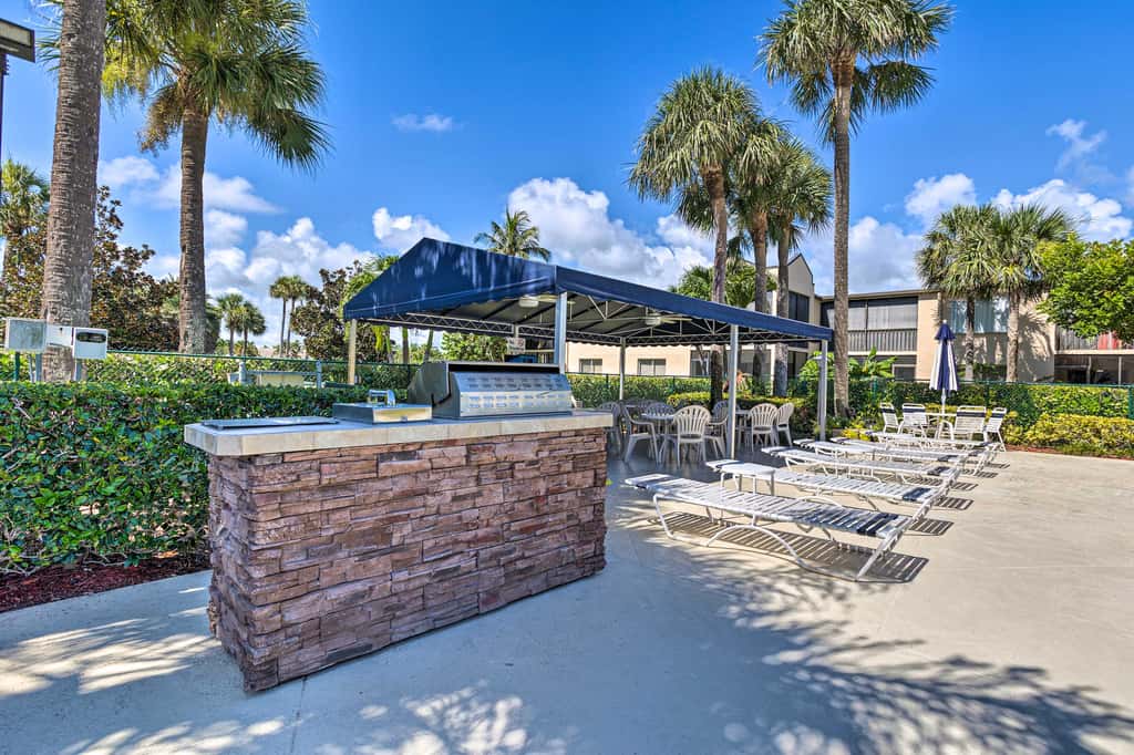 Jupiter Condo w/ Pool Access, Walk to Beach!