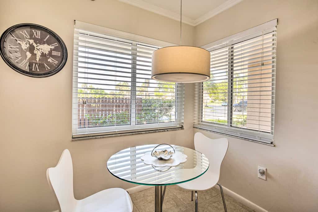 Jupiter Condo w/ Pool Access, Walk to Beach!