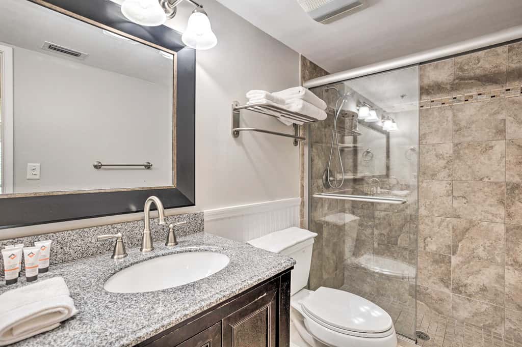 Jupiter Condo w/ Pool Access, Walk to Beach!