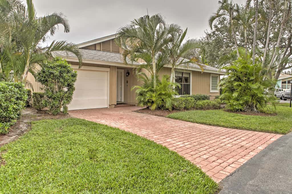 'Sand Dollar' Jenson Beach Home w/ Pool Access!
