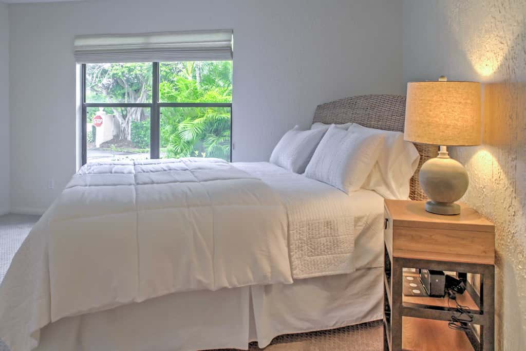 'Sand Dollar' Jenson Beach Home w/ Pool Access!