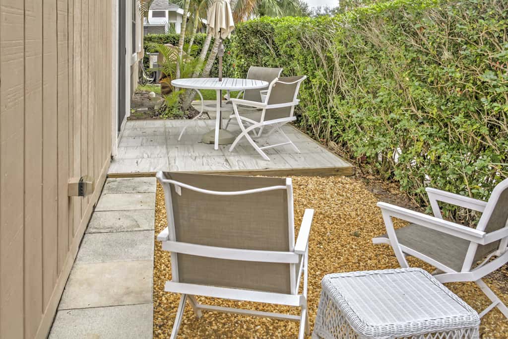 'Sand Dollar' Jenson Beach Home w/ Pool Access!