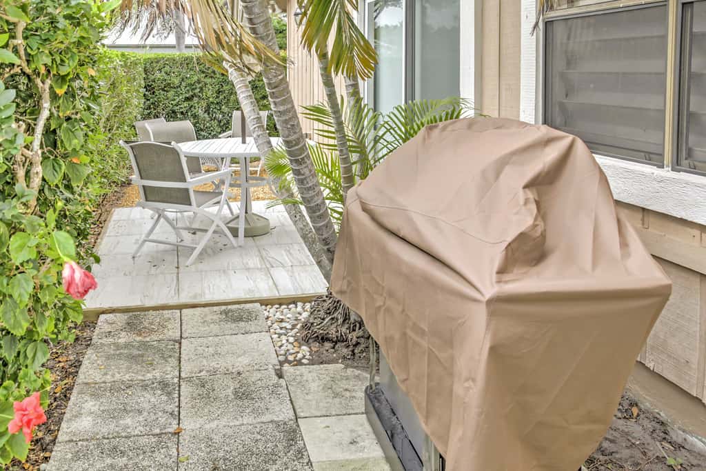 'Sand Dollar' Jenson Beach Home w/ Pool Access!