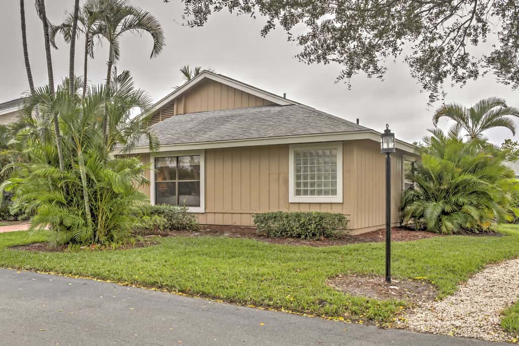 'Sand Dollar' Jenson Beach Home w/ Pool Access!