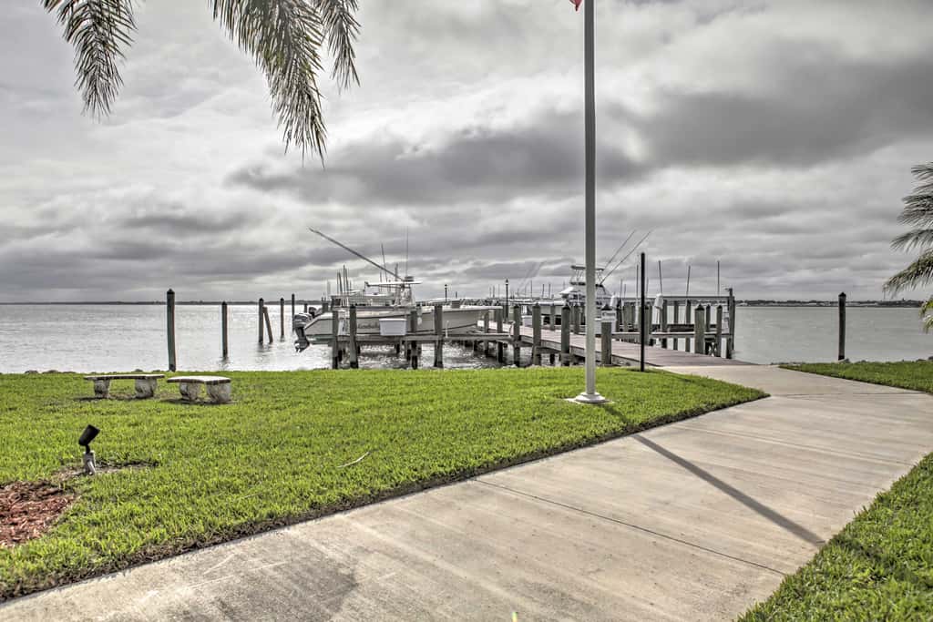 'Sand Dollar' Jenson Beach Home w/ Pool Access!