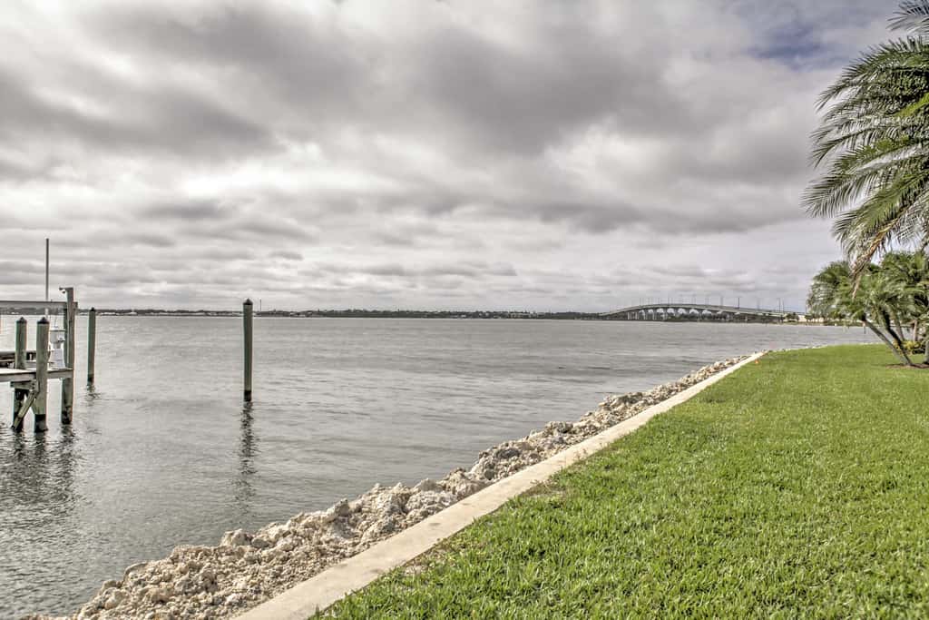 'Sand Dollar' Jenson Beach Home w/ Pool Access!