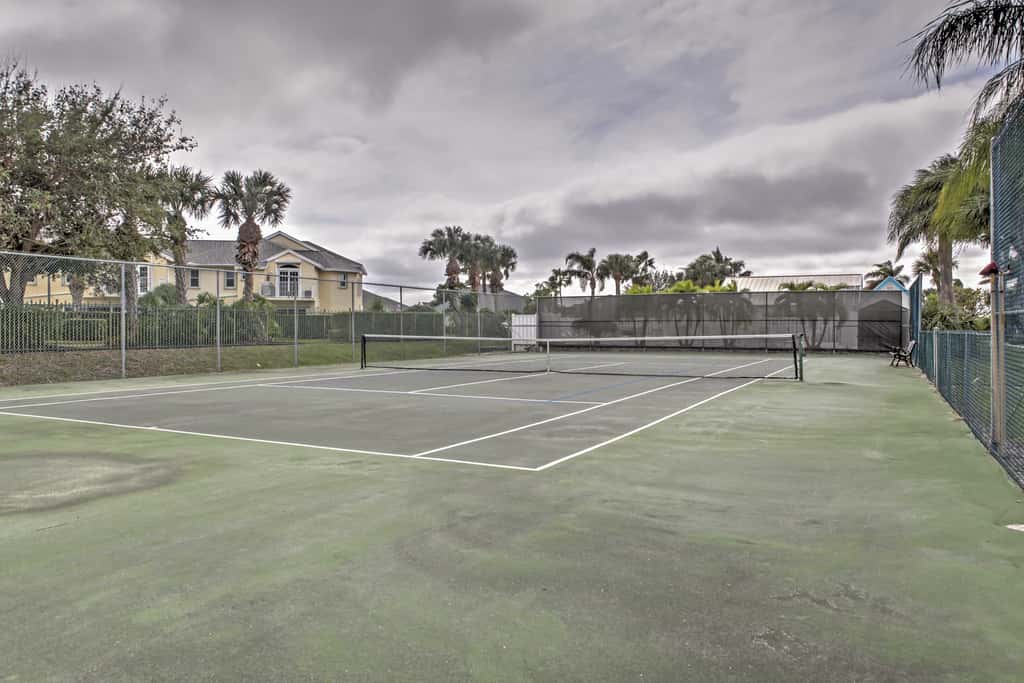 'Sand Dollar' Jenson Beach Home w/ Pool Access!