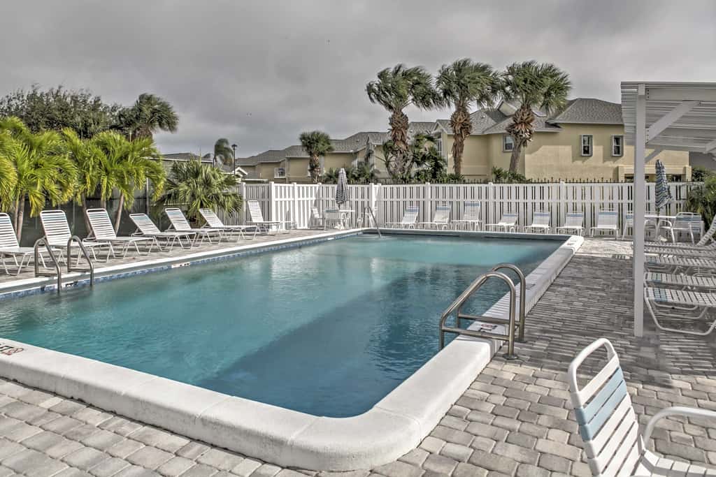 'Sand Dollar' Jenson Beach Home w/ Pool Access!