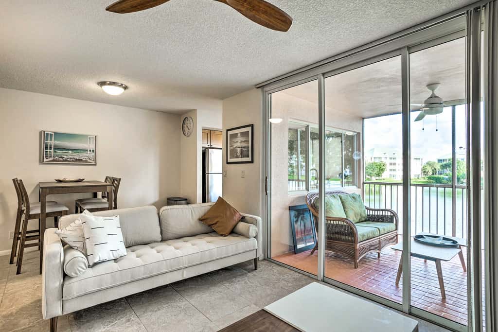 Jupiter Bay Condo w/ Pool < Half Mile to Beach!