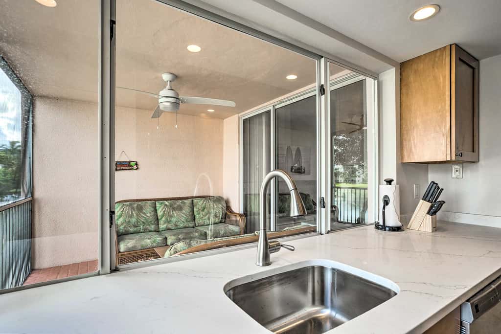 Jupiter Bay Condo w/ Pool < Half Mile to Beach!