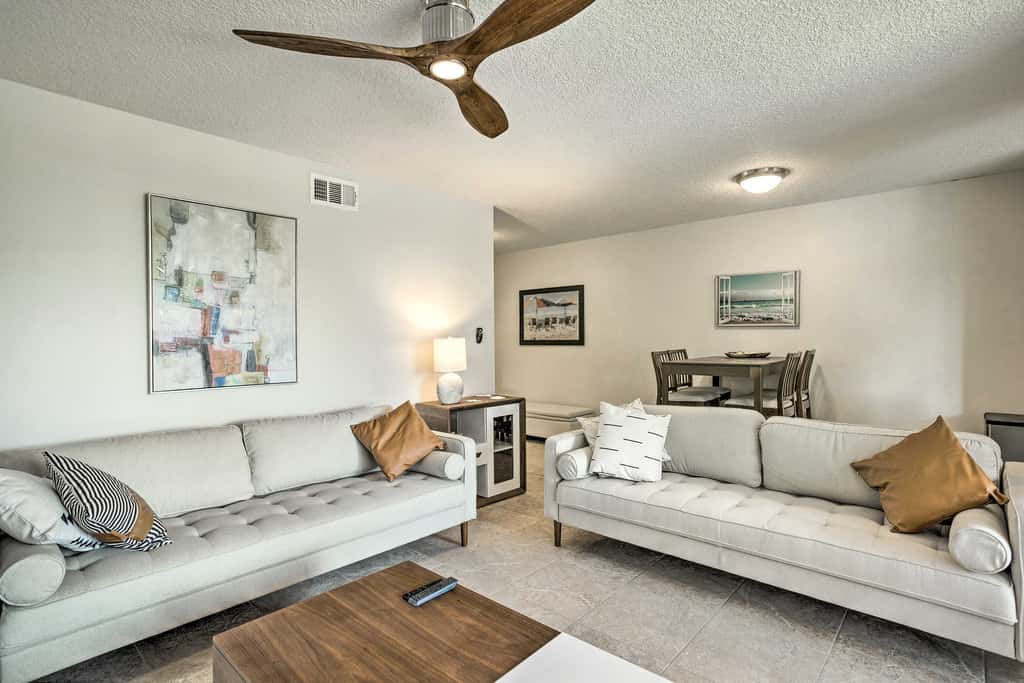 Jupiter Bay Condo w/ Pool < Half Mile to Beach!