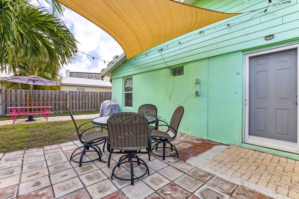 Jensen Beach Home: Walk to Beach Access!