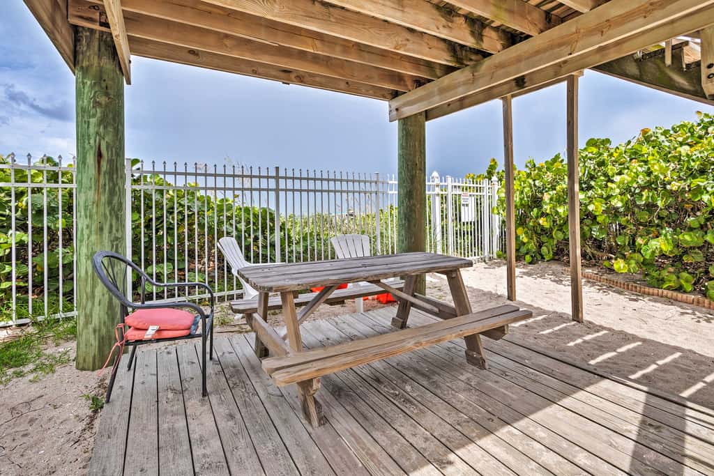 Jensen Beach Home: Walk to Beach Access!