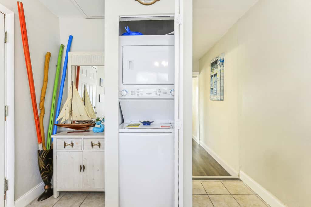 Jensen Beach Home: Walk to Beach Access!