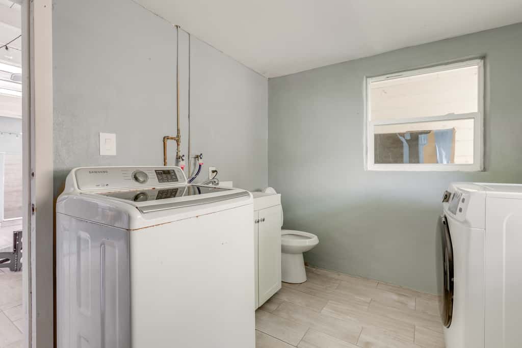 3-Acre Retreat, 3 Mi to Dtwn Jensen! Upscale Home