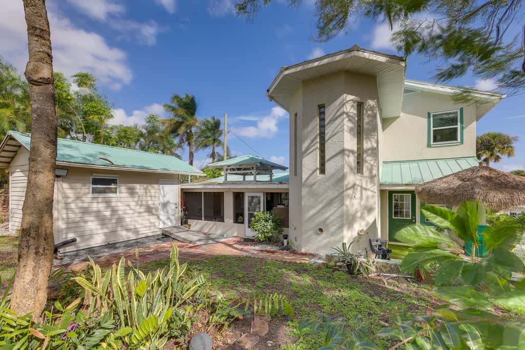 3-Acre Retreat, 3 Mi to Dtwn Jensen! Upscale Home