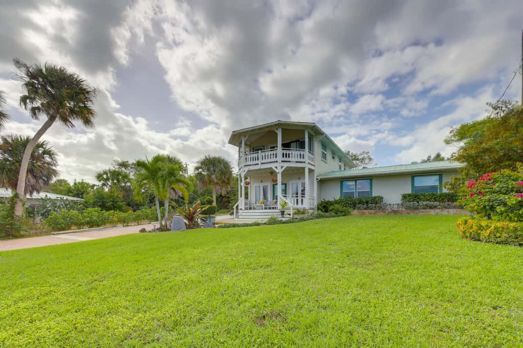 3-Acre Retreat, 3 Mi to Dtwn Jensen! Upscale Home