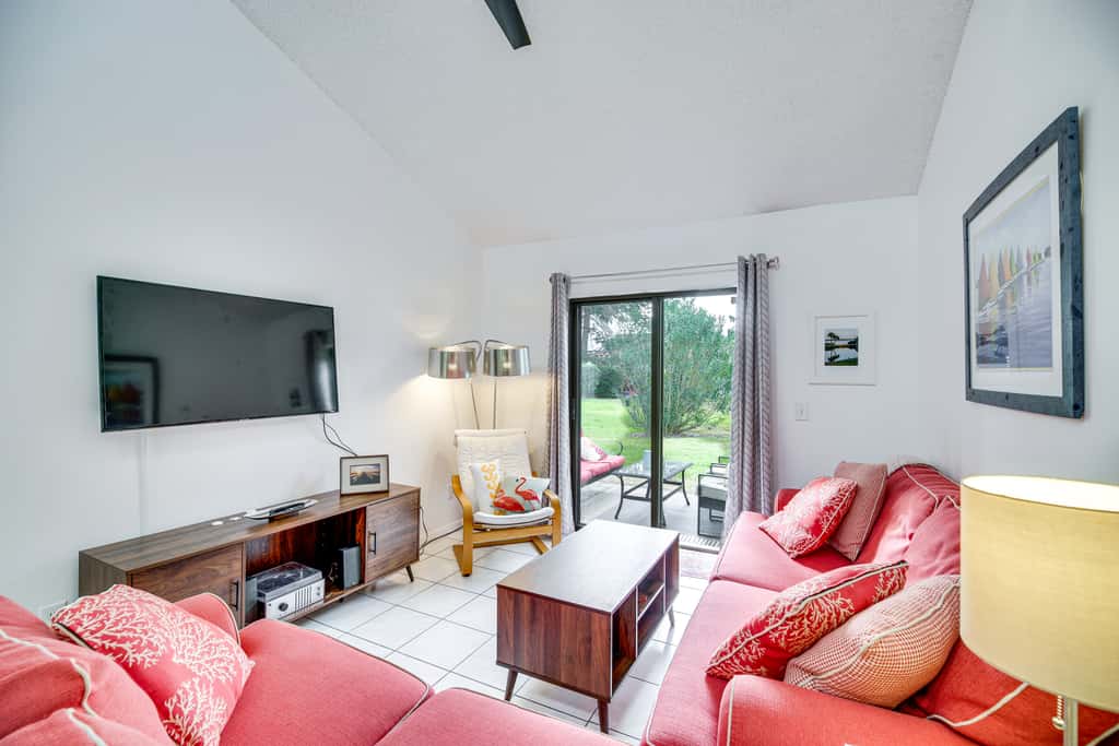 Satellite Beach Townhome w/ Patios: 2 Mi to Beach