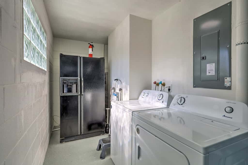 Pet-Friendly Merritt Island Home w/ Heated Pool