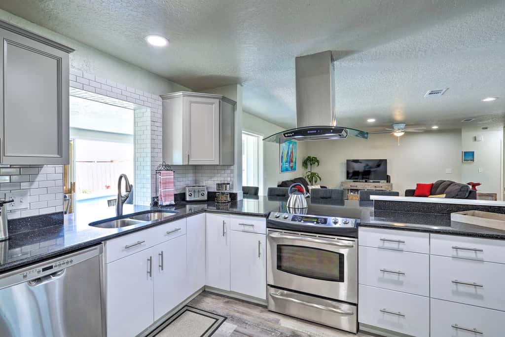 Pet-Friendly Merritt Island Home w/ Heated Pool