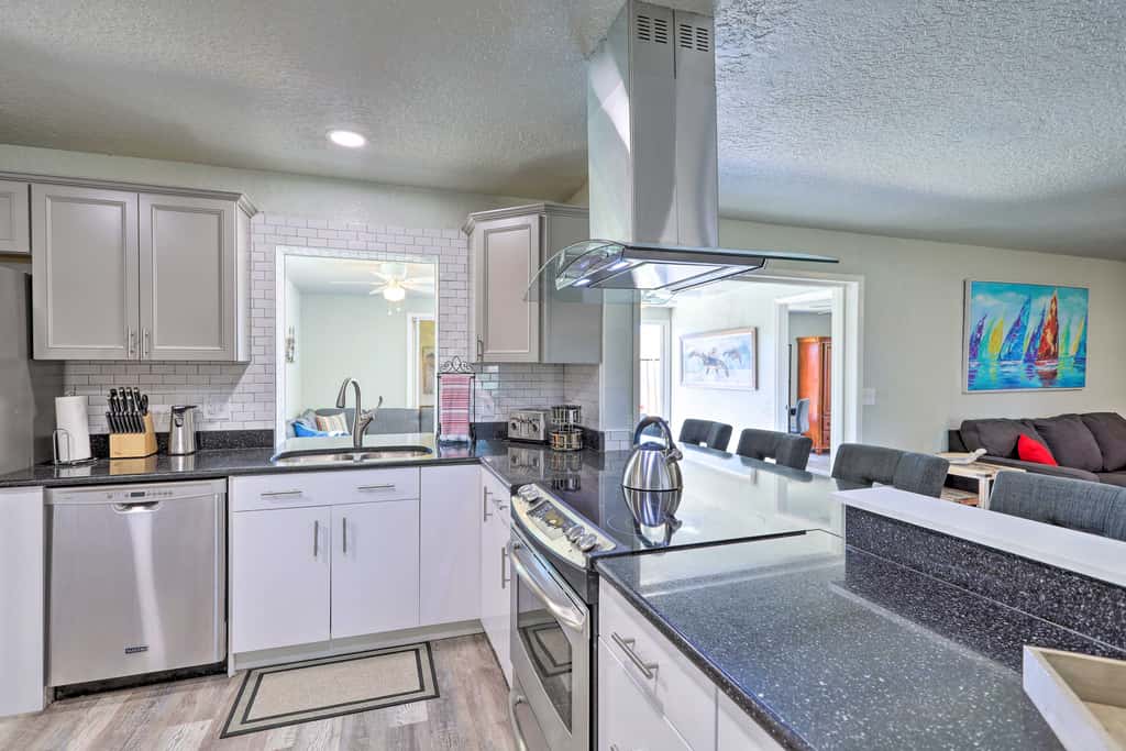 Pet-Friendly Merritt Island Home w/ Heated Pool
