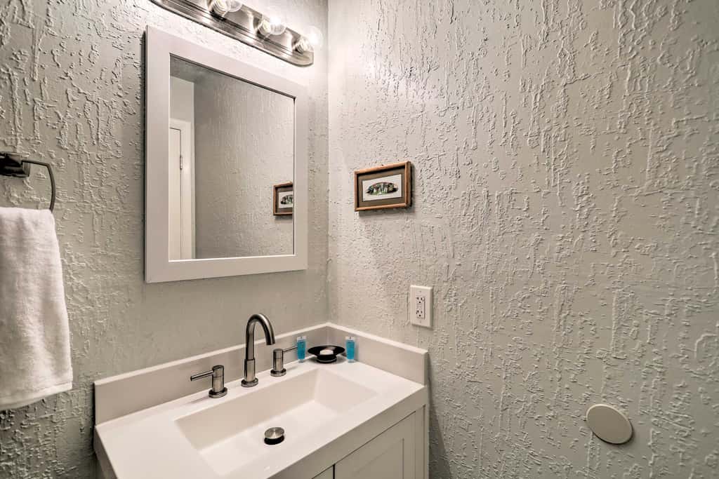 Pet-Friendly Merritt Island Home w/ Heated Pool