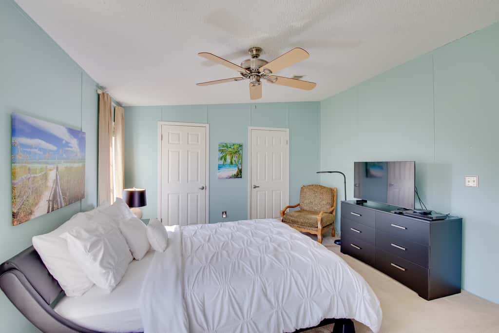 Sebastien Cottage w/ Screened Porch, 5 Mi to Beach