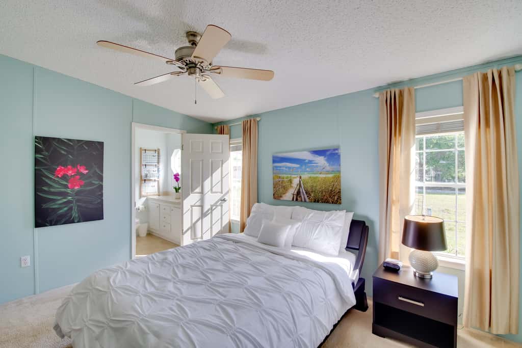 Sebastien Cottage w/ Screened Porch, 5 Mi to Beach