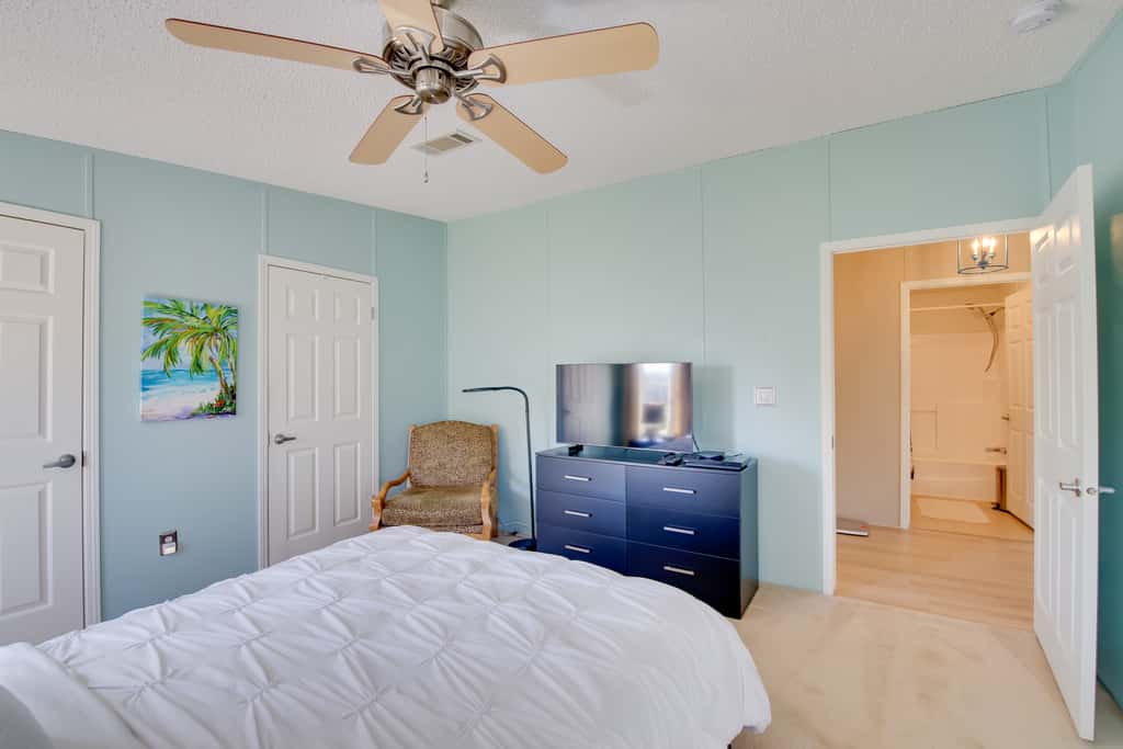 Sebastien Cottage w/ Screened Porch, 5 Mi to Beach