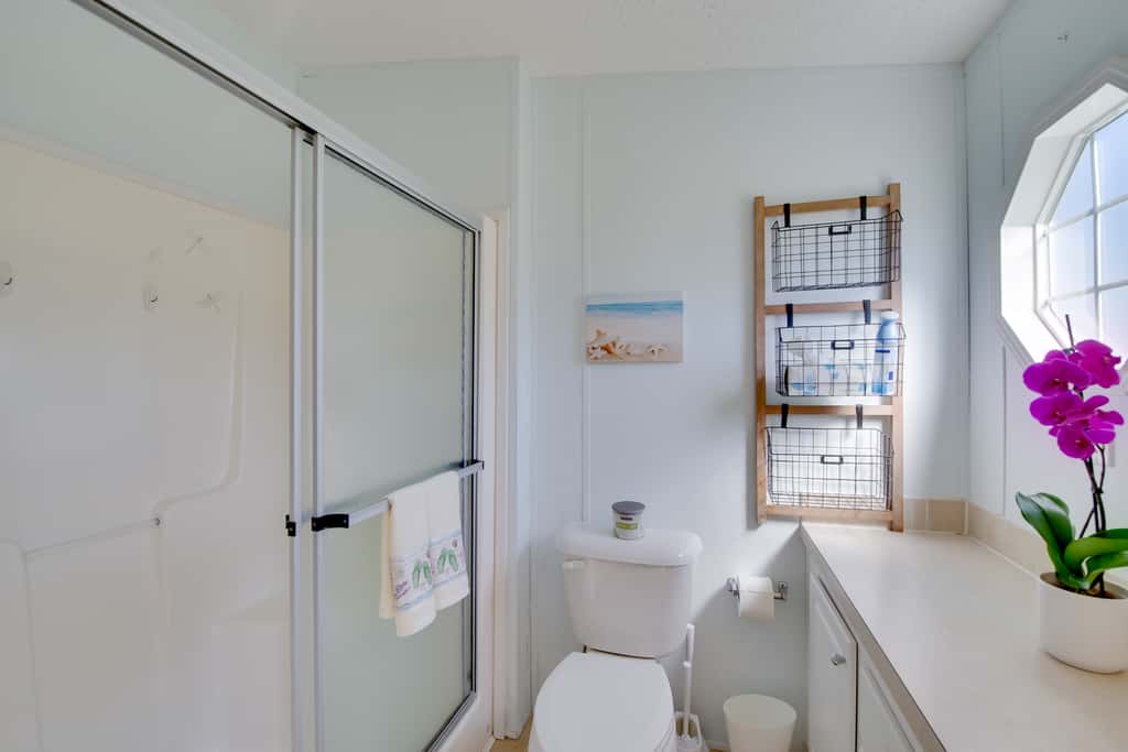 Sebastien Cottage w/ Screened Porch, 5 Mi to Beach
