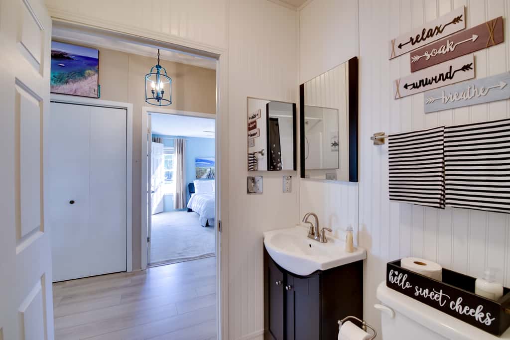 Sebastien Cottage w/ Screened Porch, 5 Mi to Beach