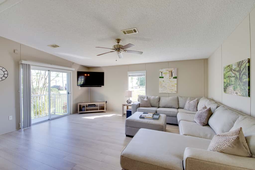 Sebastien Cottage w/ Screened Porch, 5 Mi to Beach