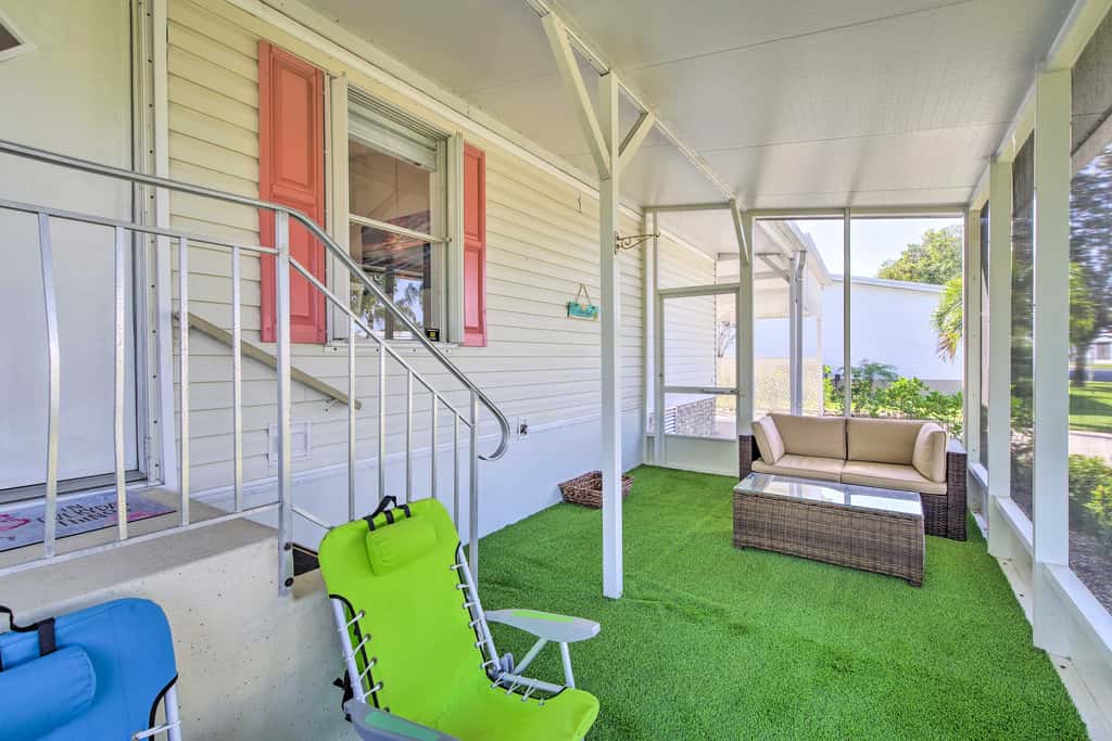 Sebastien Cottage w/ Screened Porch, 5 Mi to Beach