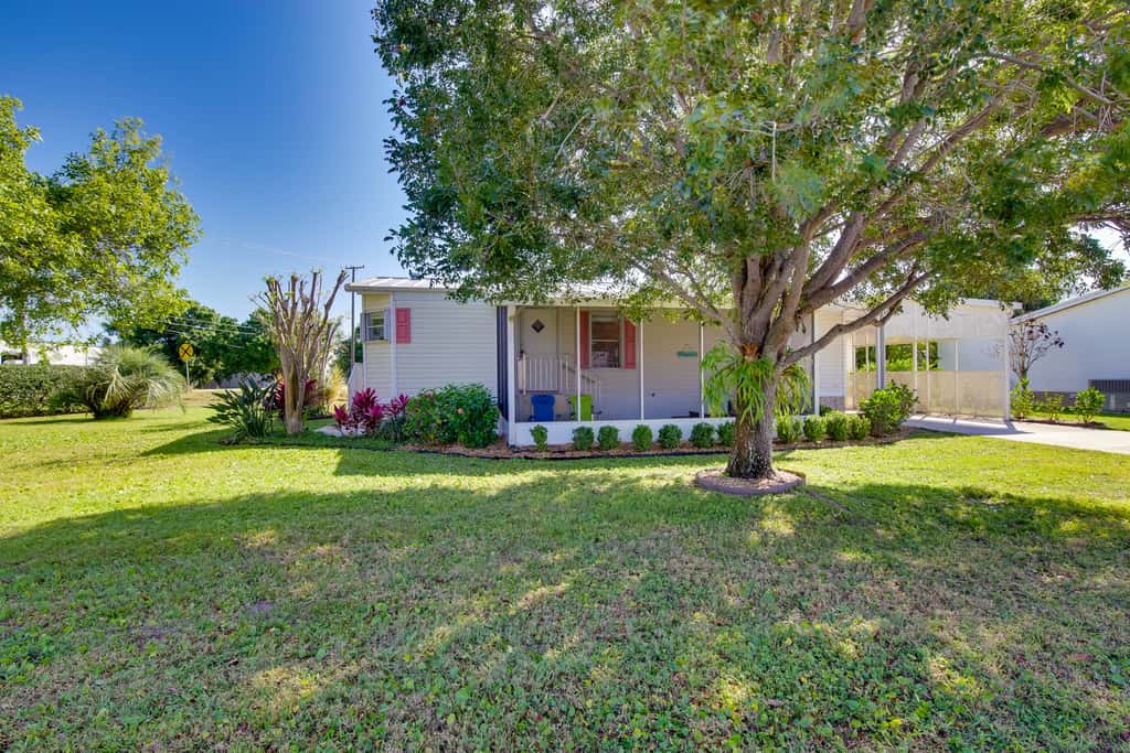 Sebastien Cottage w/ Screened Porch, 5 Mi to Beach